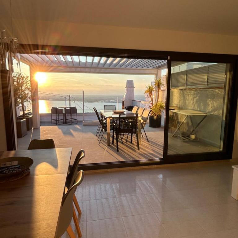 Appartement Duplex Rosas avec terrasse magnifique jacuzzi vue mer - Three-Bedroom Apartment - 15