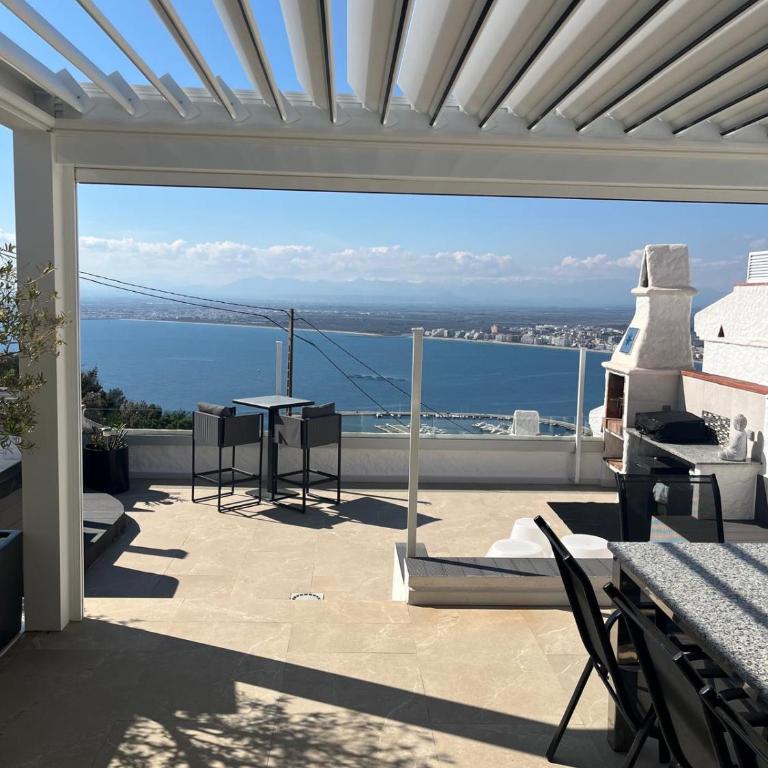 Appartement Duplex Rosas avec terrasse magnifique jacuzzi vue mer - Three-Bedroom Apartment - 13