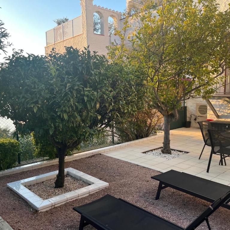 Appartement Duplex Rosas avec terrasse magnifique jacuzzi vue mer - Three-Bedroom Apartment - 55