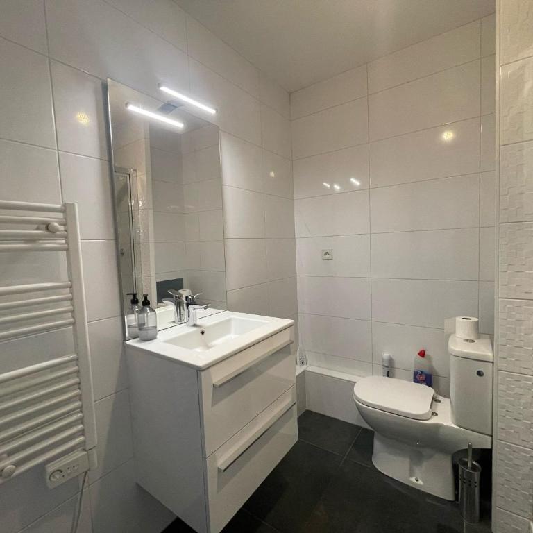 City & cosy, LYON CHARCOT- WIFI - LAVE LINGE - BALCON - PARKING - One-Bedroom Apartment - 9