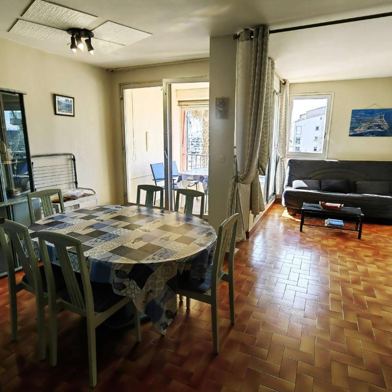 Spacieux T3 au Centre Port, Résidence avec Piscine, Cap d'Agde - FR-1-607-10 - Appartement (6 Adultes) - 1