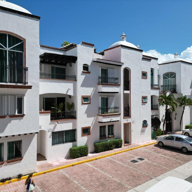 Modern 2BR Apt-3 Baths-Pool-Wi-Fi-Steps to Beach - Apartamento de 2 dormitorios - 14
