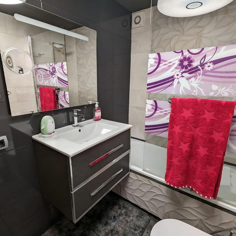 Enjoy the beach, Port Aventura and Ferrari Land - Two-Bedroom Apartment with Terrace and Sea View - 7