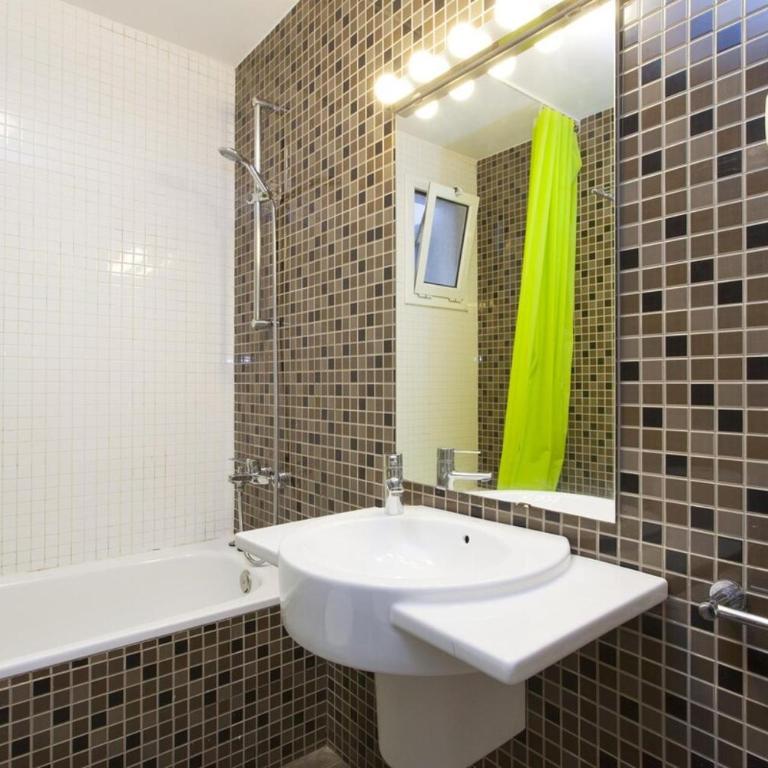 Eixample apartment - Three-Bedroom Apartment - 26