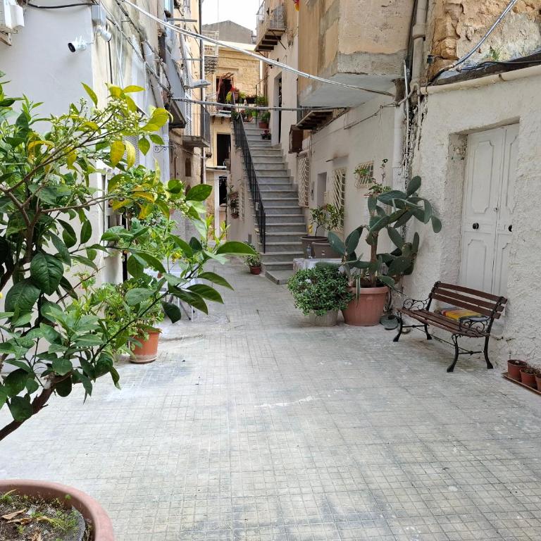 B&B Le Lumìe L' antico Cortile Camere Con Cucina Privata With Private Kitchen - Camera Familiare con Bagno Privato - 54