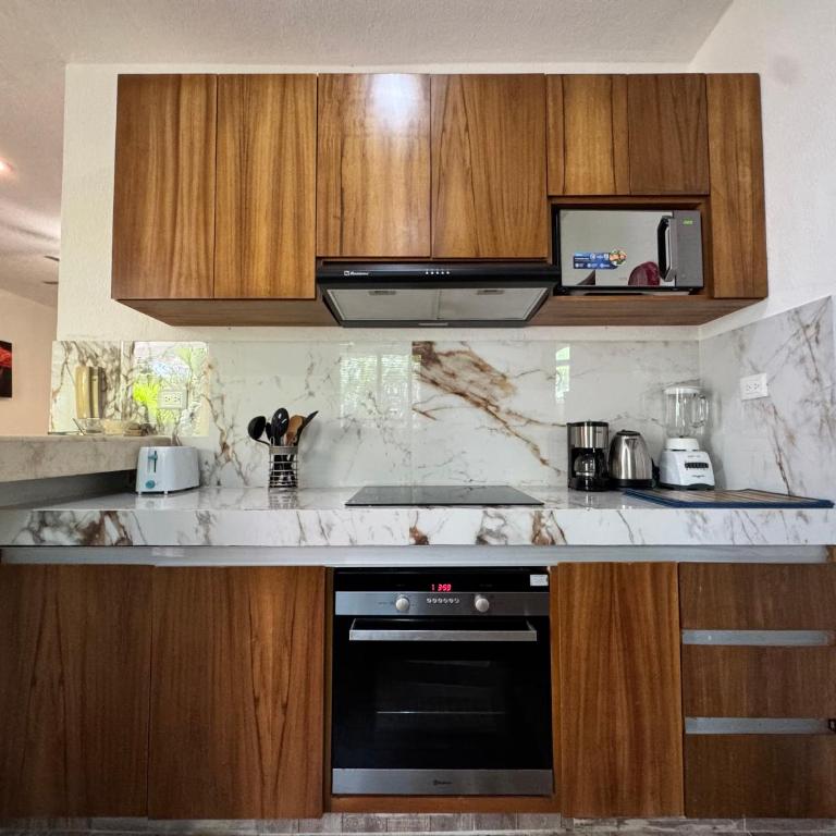 Modern 2BR Apt-3 Baths-Pool-Wi-Fi-Steps to Beach - Apartamento de 2 dormitorios - 7