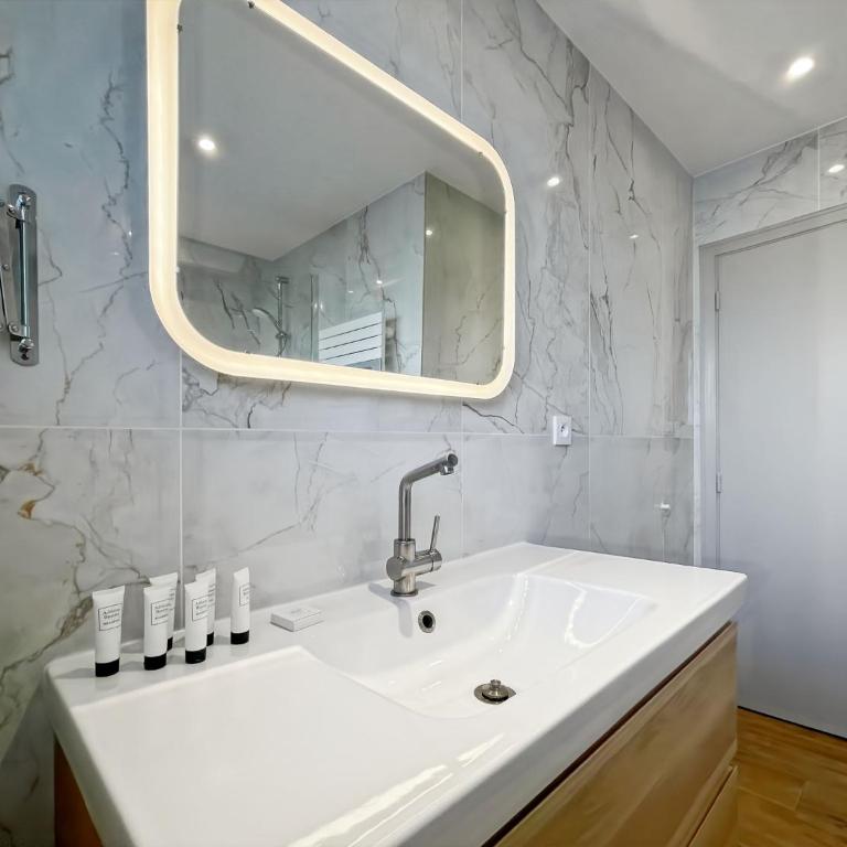 Deluxe 2 bedroom apartment - Appartement - 11