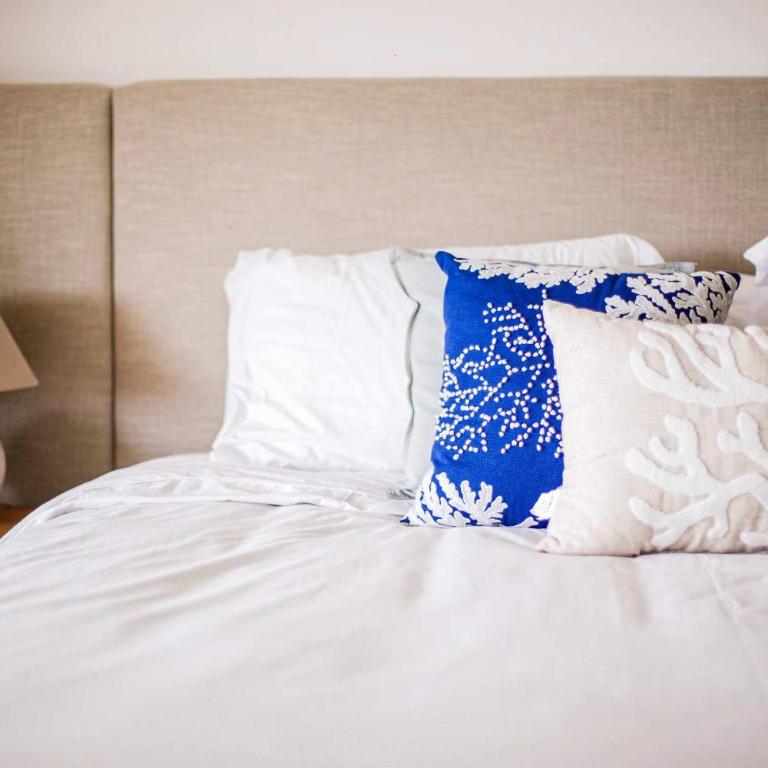 La Amada Residences Private Beach Getaway with Pools & Gym - Two-Bedroom Standard Apartment - 13