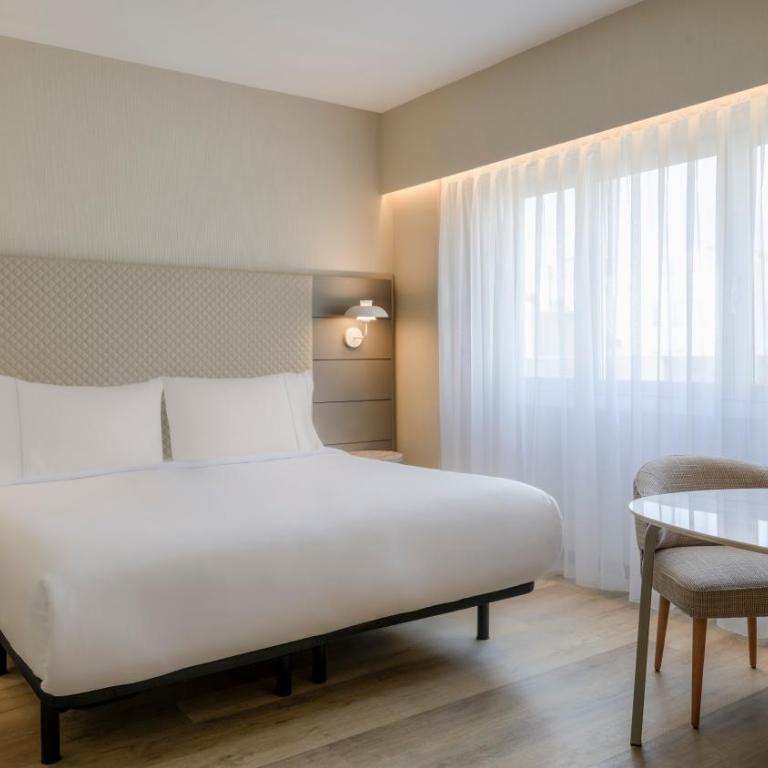 AC Hotel Carlton Madrid by Marriott - Standard King Room - 1