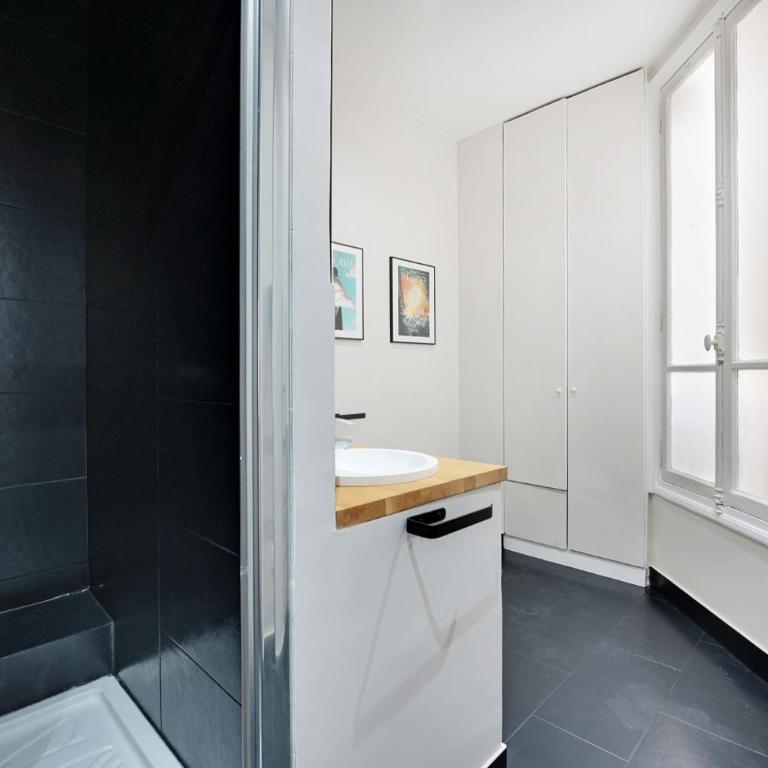Spacieux 2P à Paris, rue Jouffroy d'Abbans proche Arc de Triomphe - Apartamento de 1 dormitorio - 8