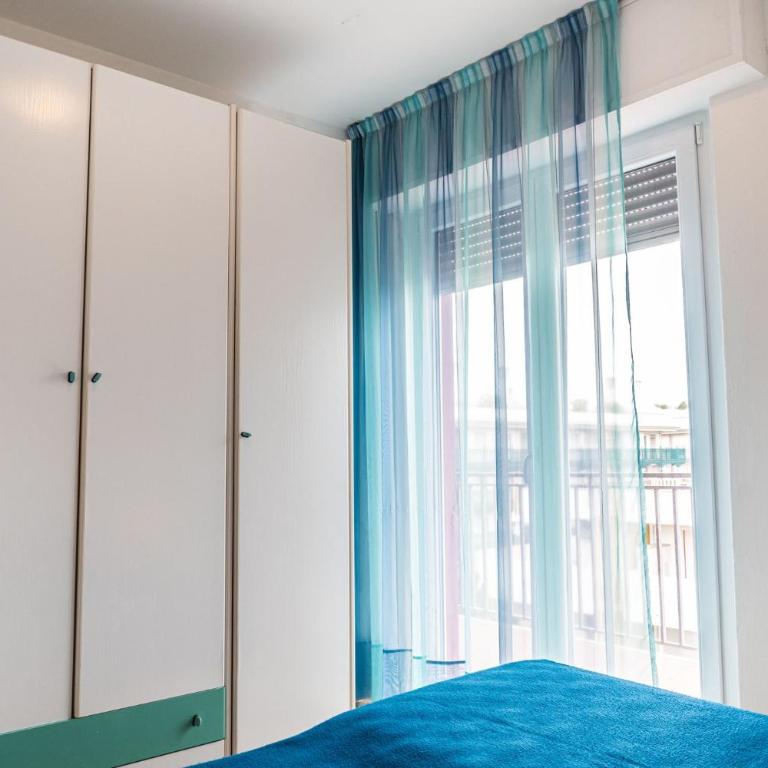 Side sea view flat for six near Bibione beach - Apartment - 7