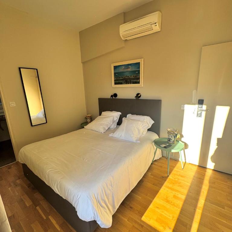 Hotel La Citadelle - Chambre Triple - Vue sur Jardin - 3