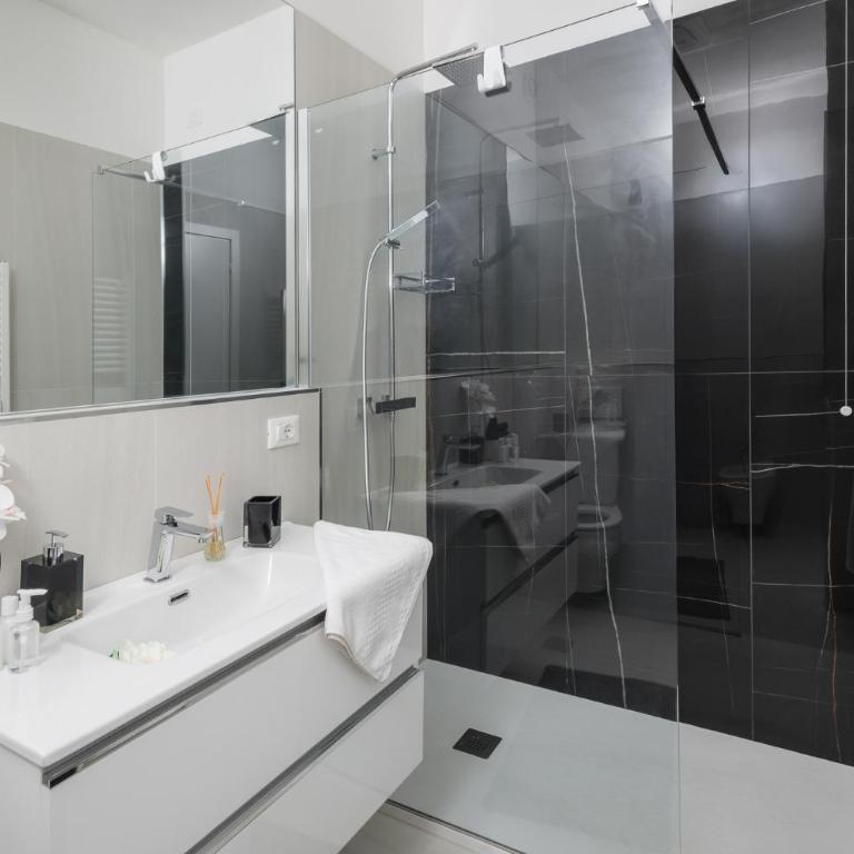 Maison DeGasperi 5Min Mare - 5 Min Centro e Shop - Appartamento con 2 Camere da Letto - 4