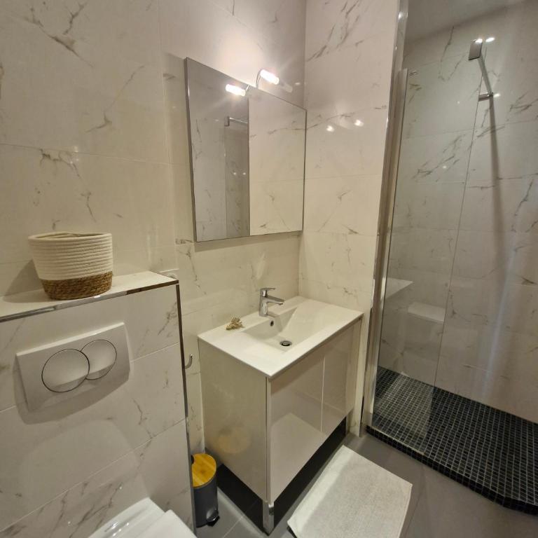 Grand 3 chambres quartier Pinède Juan - Appartement 3 Chambres - 32