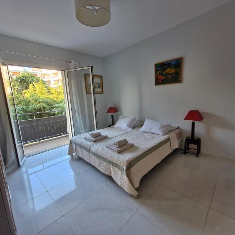 Grand 3 chambres quartier Pinède Juan - Appartement 3 Chambres - 28