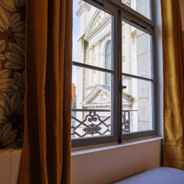 Le Cinq, Appartement de charme Place Saint Pierre Saumur - Appartement 2 Chambres - Vue sur Ville - 13