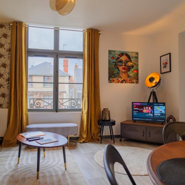 Le Cinq, Appartement de charme Place Saint Pierre Saumur - Appartement 2 Chambres - Vue sur Ville - 19