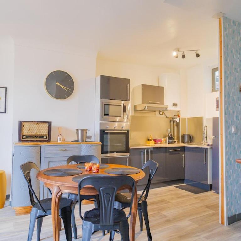 Le Cinq, Appartement de charme Place Saint Pierre Saumur - Appartement 2 Chambres - Vue sur Ville - 8