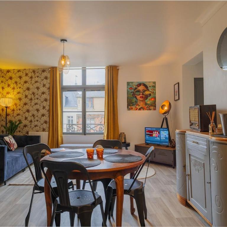 Le Cinq, Appartement de charme Place Saint Pierre Saumur - Appartement 2 Chambres - Vue sur Ville - 33
