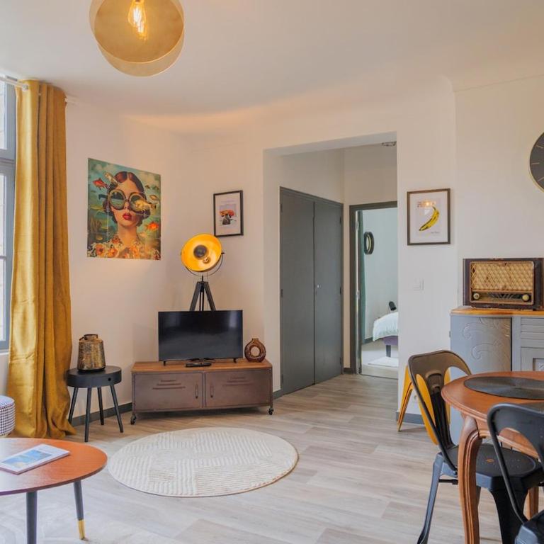 Le Cinq, Appartement de charme Place Saint Pierre Saumur - Appartement 2 Chambres - Vue sur Ville - 45
