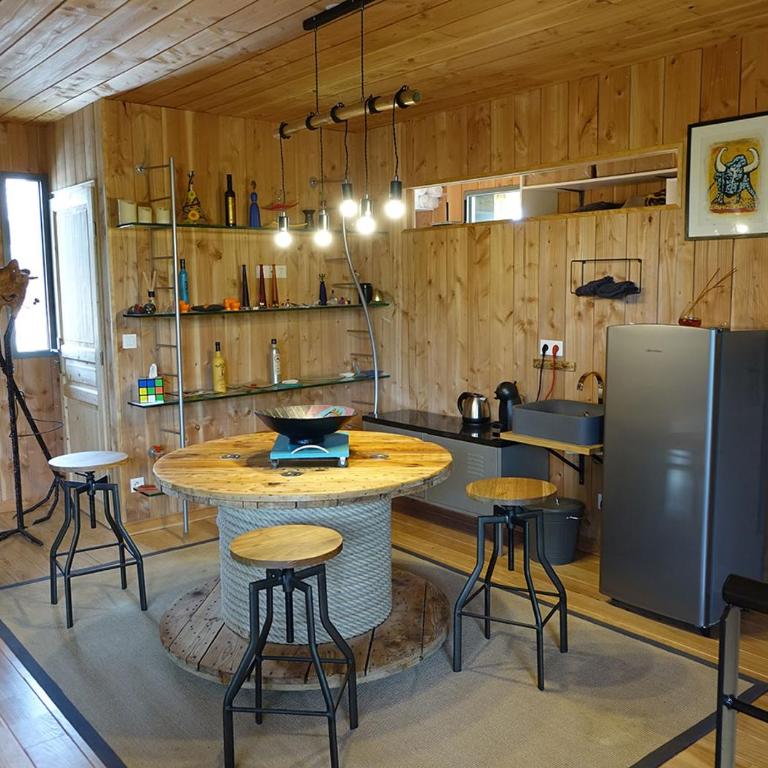 La Cabane de Chacha, chambres et table d'hôtes - Chambre Lit Queen-Size - Vue sur Piscine - 9