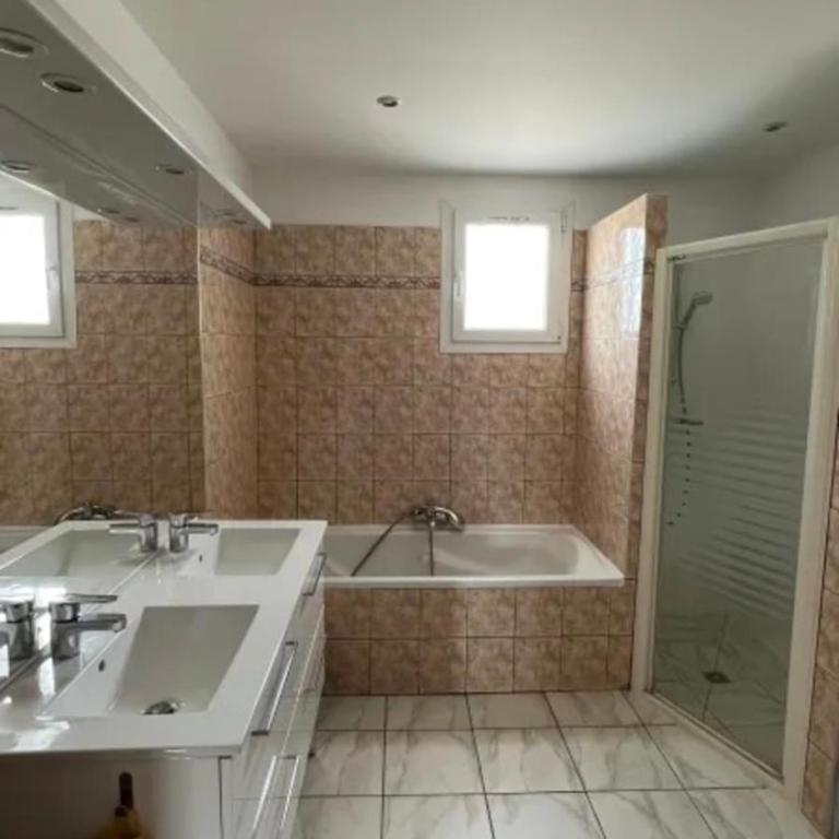 L'Isle de Cœur · Maison 6 pers, piscine & Clim - Maison 3 Chambres - 29
