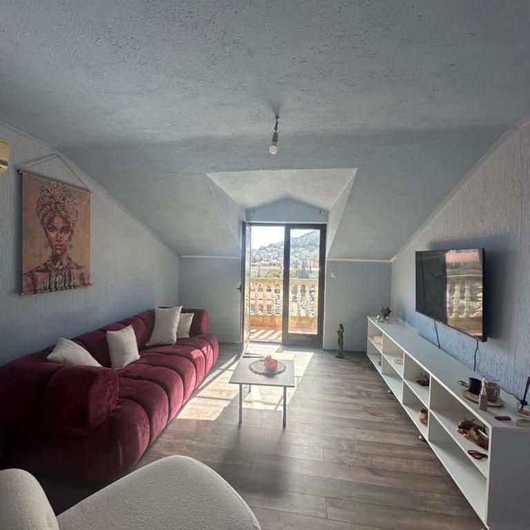 Hhh - One-Bedroom Apartment - 2