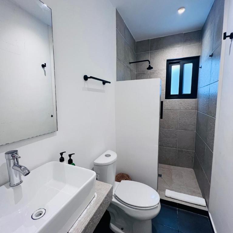 Live Coco Suites - Hotel Boutique & Rooftop - Standard Queen Room - 3