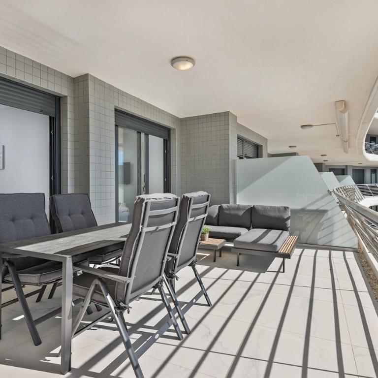 Luxury Seaview Beachfront Apartment Pools,Jacuzzi,Gym - Two-Bedroom Apartment with Terrace and Sea View - 34
