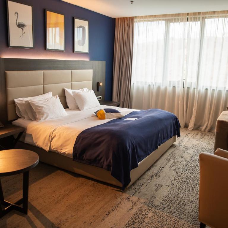 voco - Podgorica by IHG - One-Bedroom King Suite with Single Sofa Bed - 7