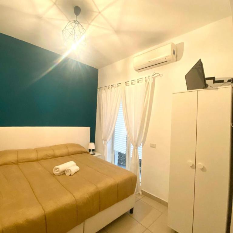 B&B Napoli Duomo - Double or Twin Room with Private Bathroom - 9