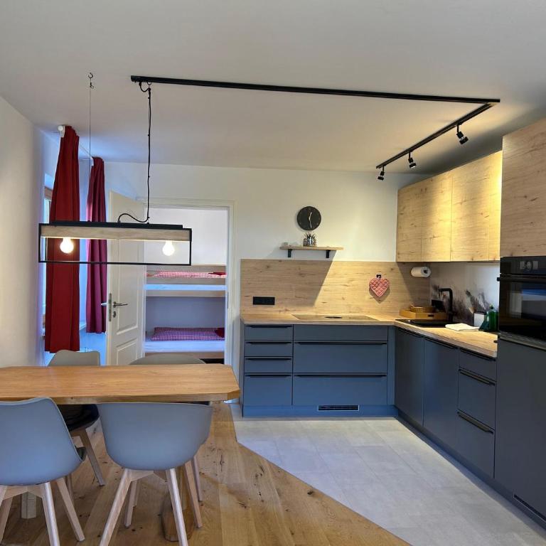 Ferienwohnung Lieblingsplatzl mit Garten - Apartment - 1
