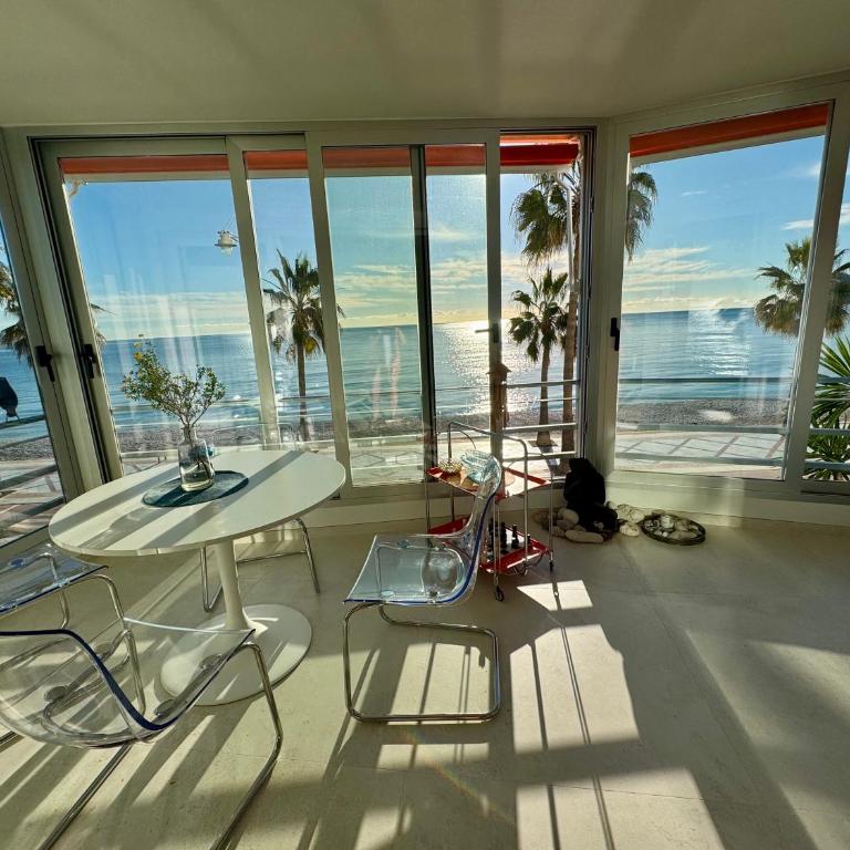 Beachfront, First line, 2-Bdr,2-Bath, Swiming Pool - Apartamento de 2 dormitorios con balcón y vistas al mar - 1