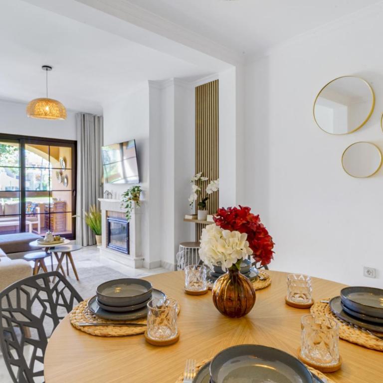 Hacienda del Sol - Beachside Apartment by Finest Rentals - Apartment with Pool View - 6