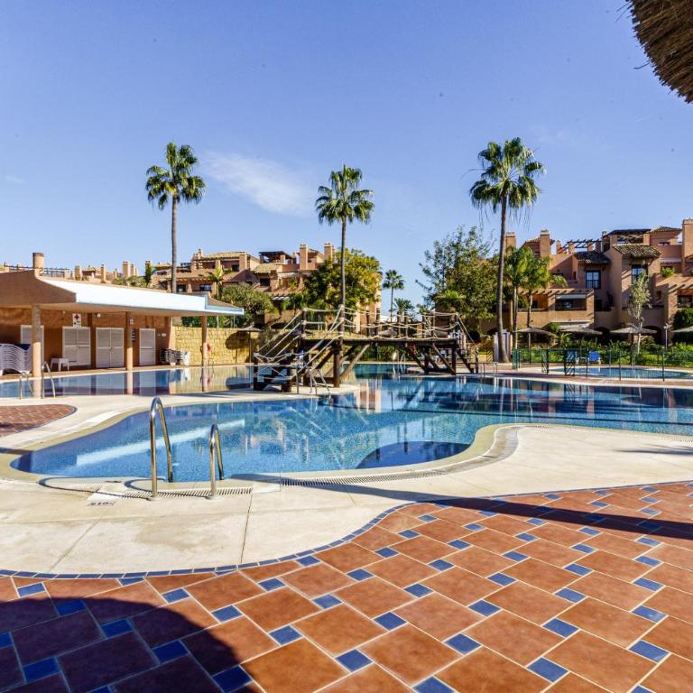Hacienda del Sol - Beachside Apartment by Finest Rentals - Apartment with Pool View - 10