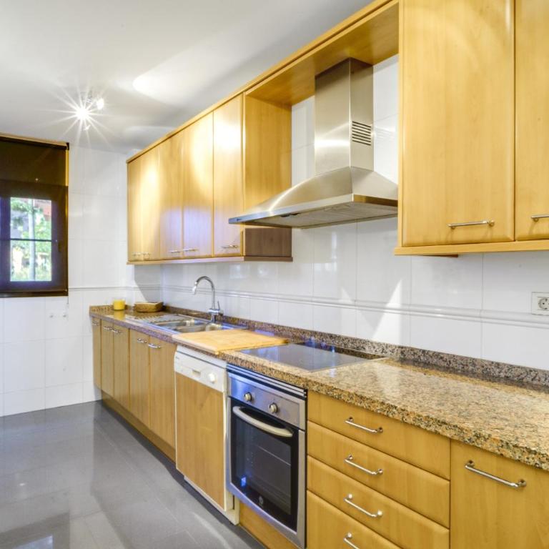 Hacienda del Sol - Beachside Apartment by Finest Rentals - Apartment with Pool View - 14