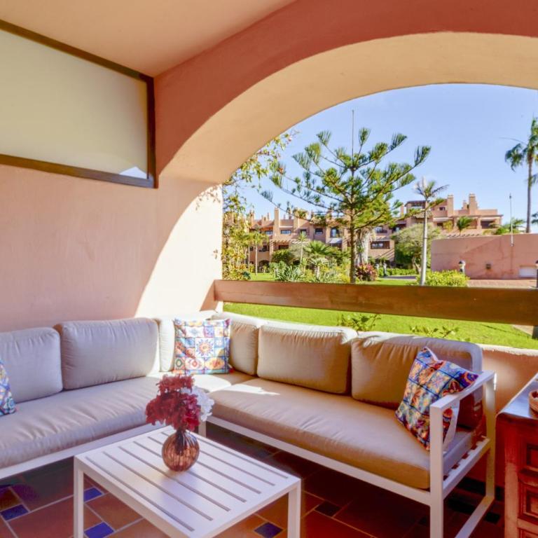 Hacienda del Sol - Beachside Apartment by Finest Rentals - Apartment with Pool View - 17