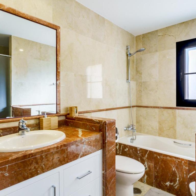 Hacienda del Sol - Beachside Apartment by Finest Rentals - Apartment with Pool View - 23