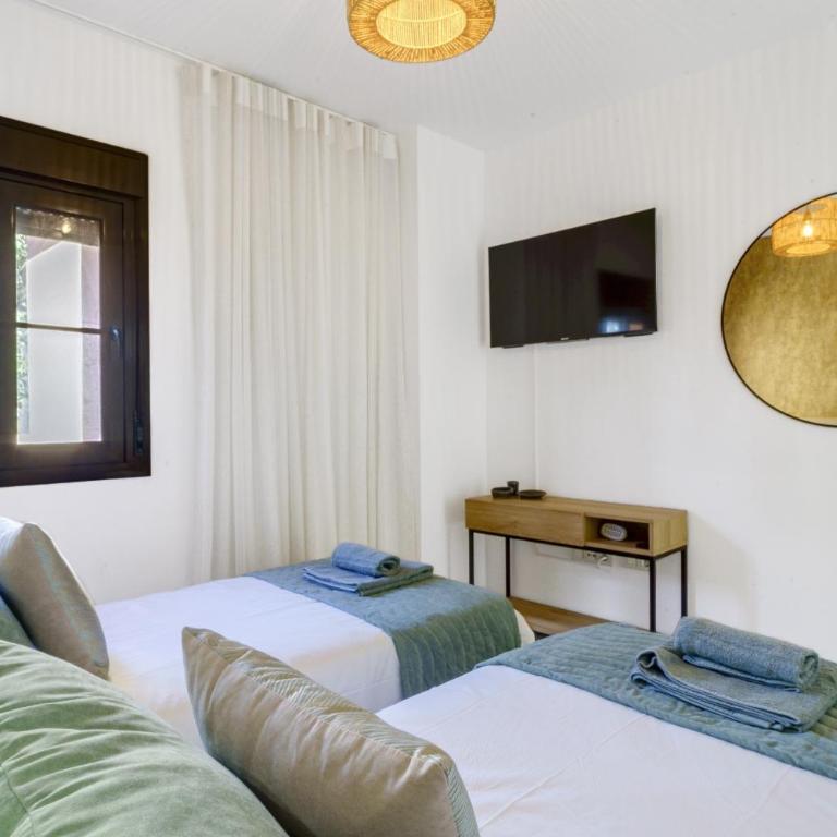 Hacienda del Sol - Beachside Apartment by Finest Rentals - Apartment with Pool View - 29