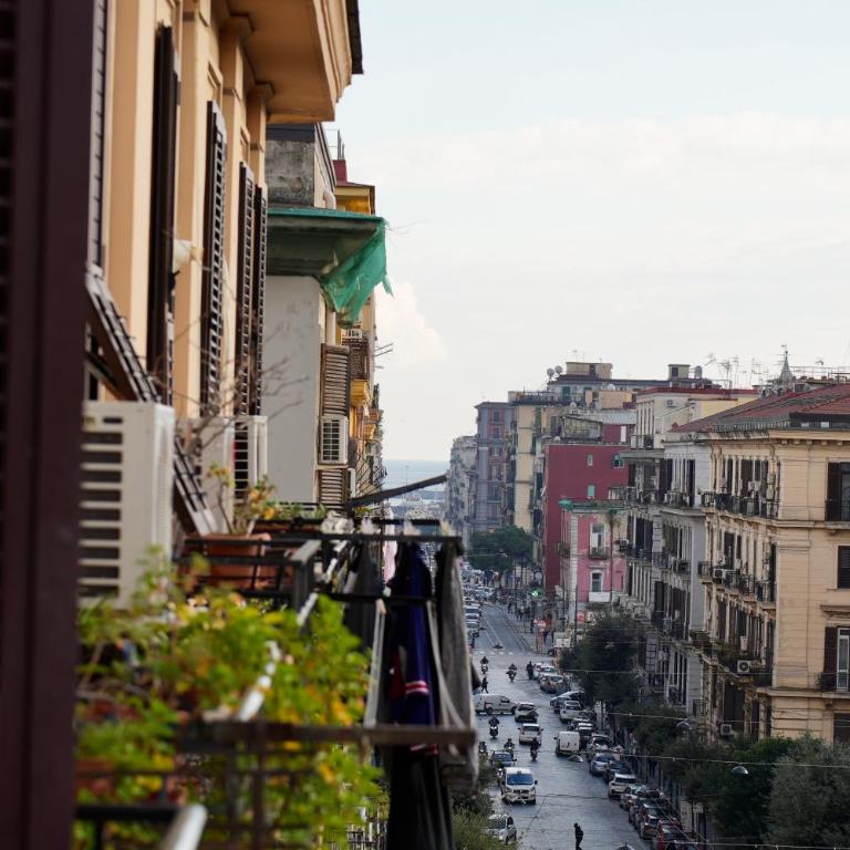 Ampio appartamento Napoli Famiglie 6 ospiti - Three-Bedroom Apartment with View - 14