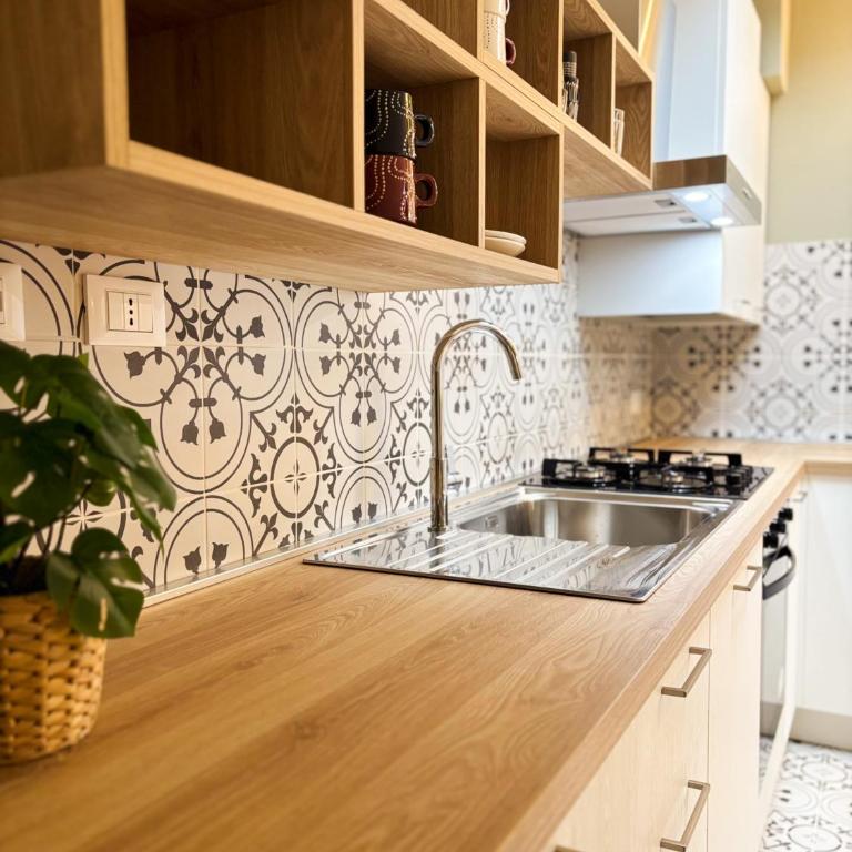 Maison Mezzanotte Mansarda Chic in Centro con Parcheggio Privato - Appartamento con 2 Camere da Letto - 13
