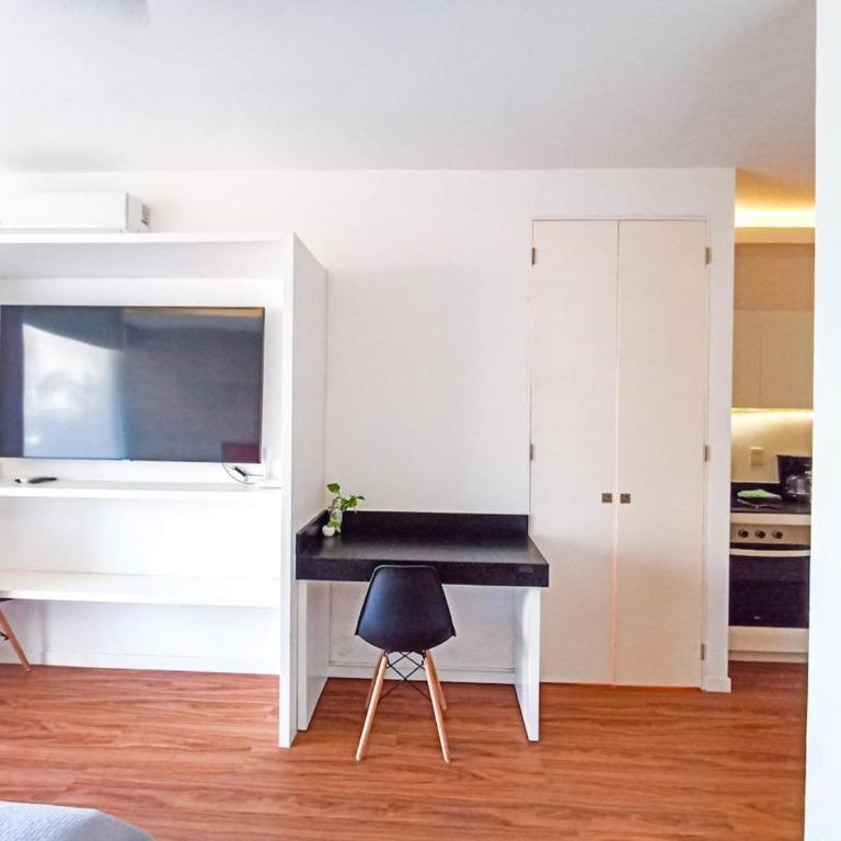 KUMARU - Wide Studio with Sunny Balcony Pool Gym Steps 2 Beach - Apartment - 9