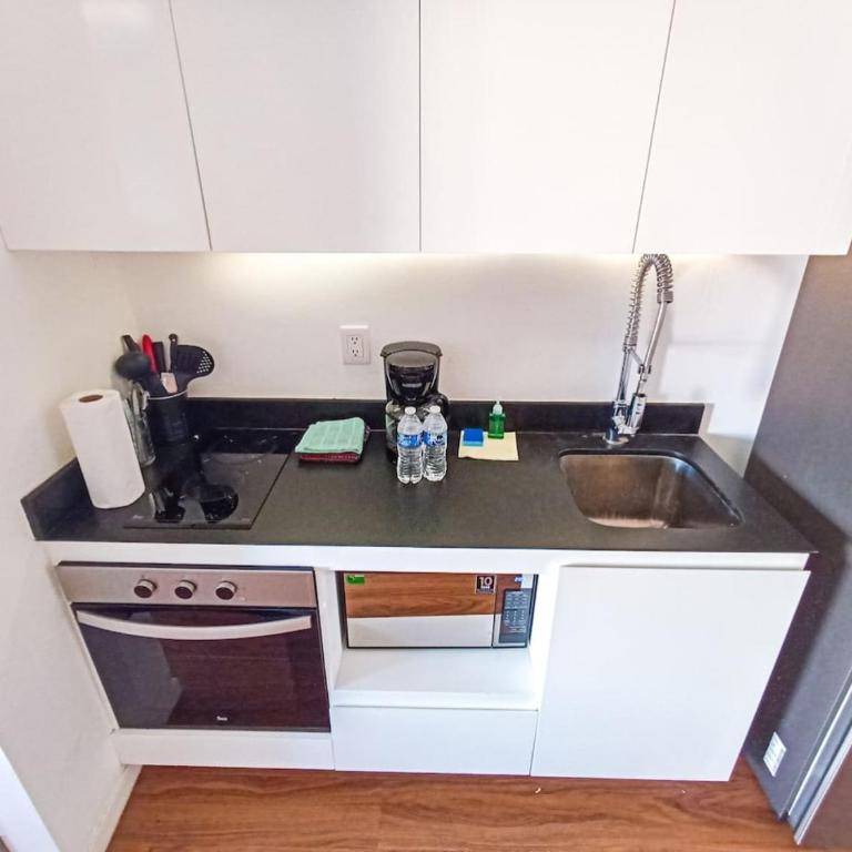 KUMARU - Wide Studio with Sunny Balcony Pool Gym Steps 2 Beach - Apartment - 10