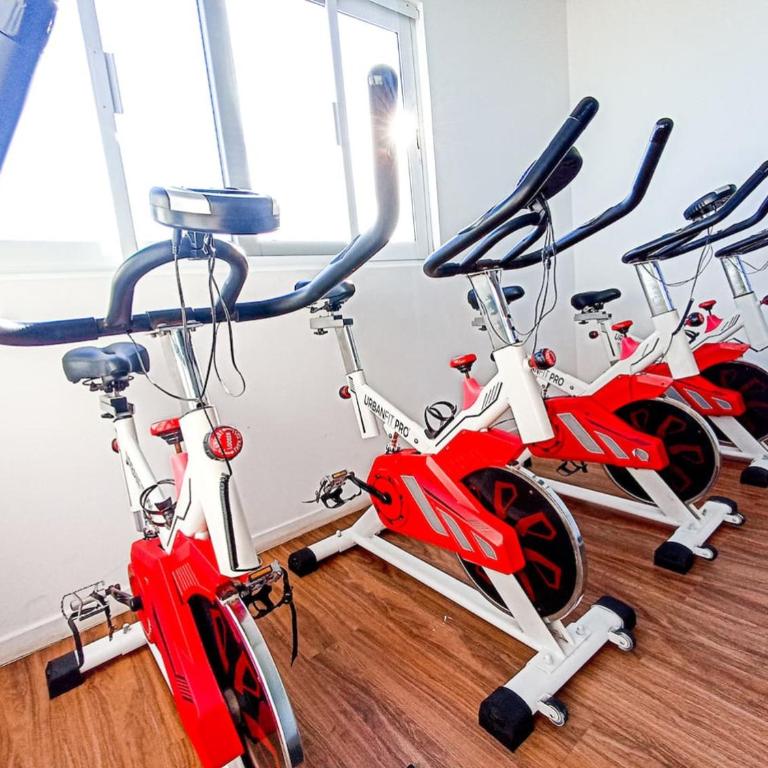 KUMARU - Wide Studio with Sunny Balcony Pool Gym Steps 2 Beach - Apartment - 14