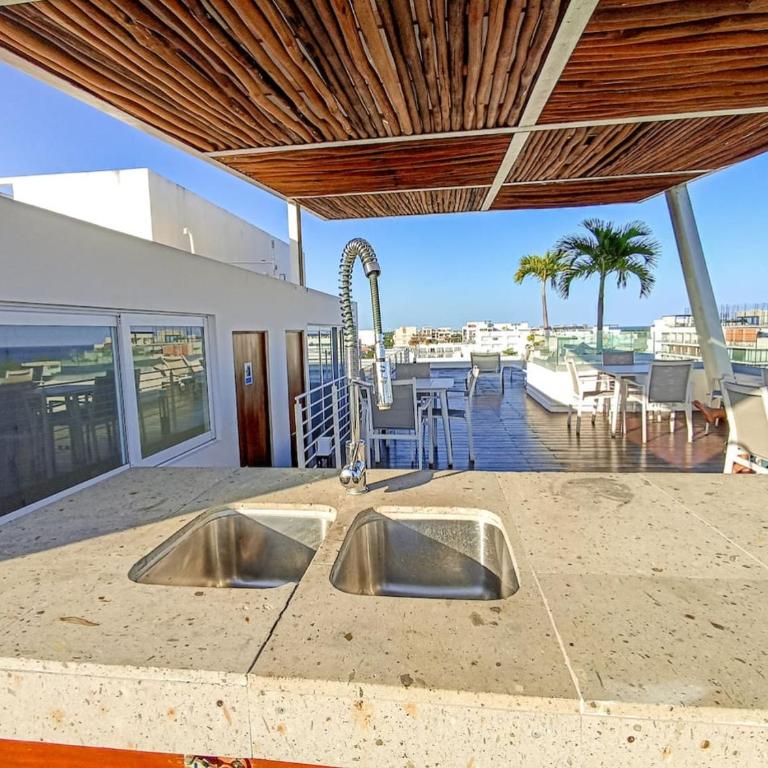 KUMARU - Wide Studio with Sunny Balcony Pool Gym Steps 2 Beach - Apartment - 15