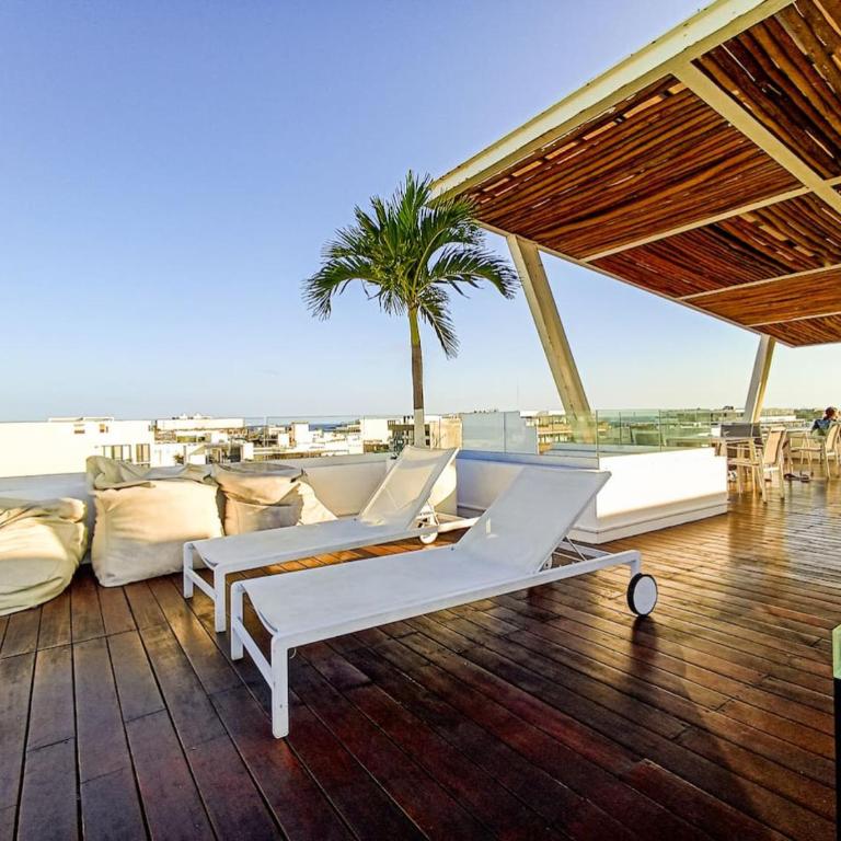 KUMARU - Wide Studio with Sunny Balcony Pool Gym Steps 2 Beach - Apartment - 16