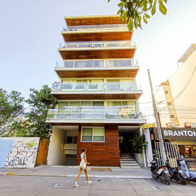KUMARU - Wide Studio with Sunny Balcony Pool Gym Steps 2 Beach - Apartment - 22
