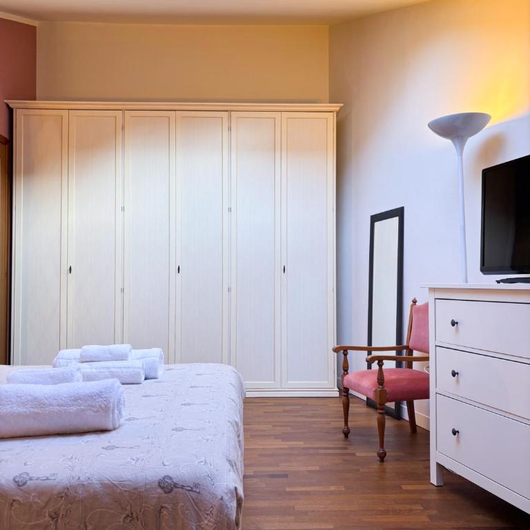 Maison Mezzanotte Mansarda Chic in Centro con Parcheggio Privato - Appartamento con 2 Camere da Letto - 4