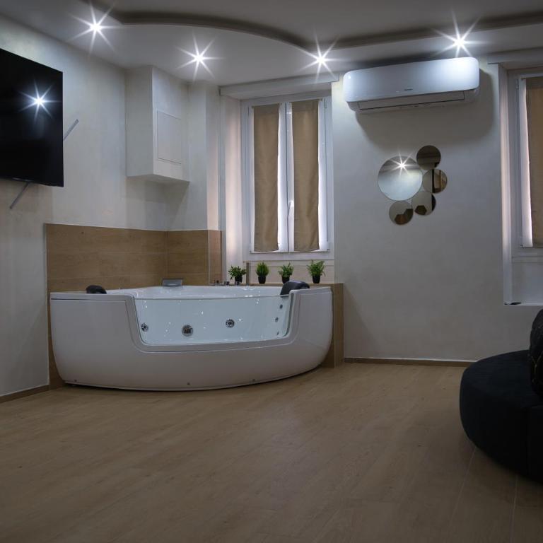 Torino d'Amare Suite - King Room with Spa Bath - 35