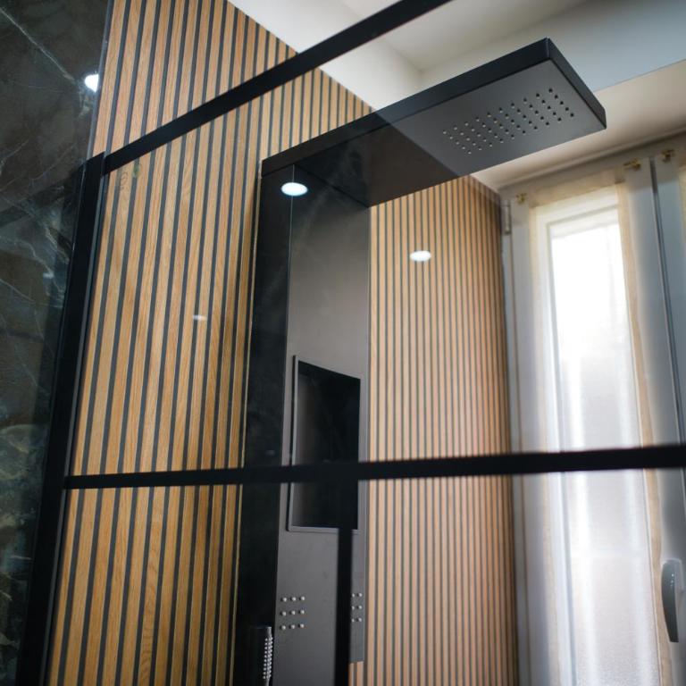 Torino d'Amare Suite - King Room with Spa Bath - 34